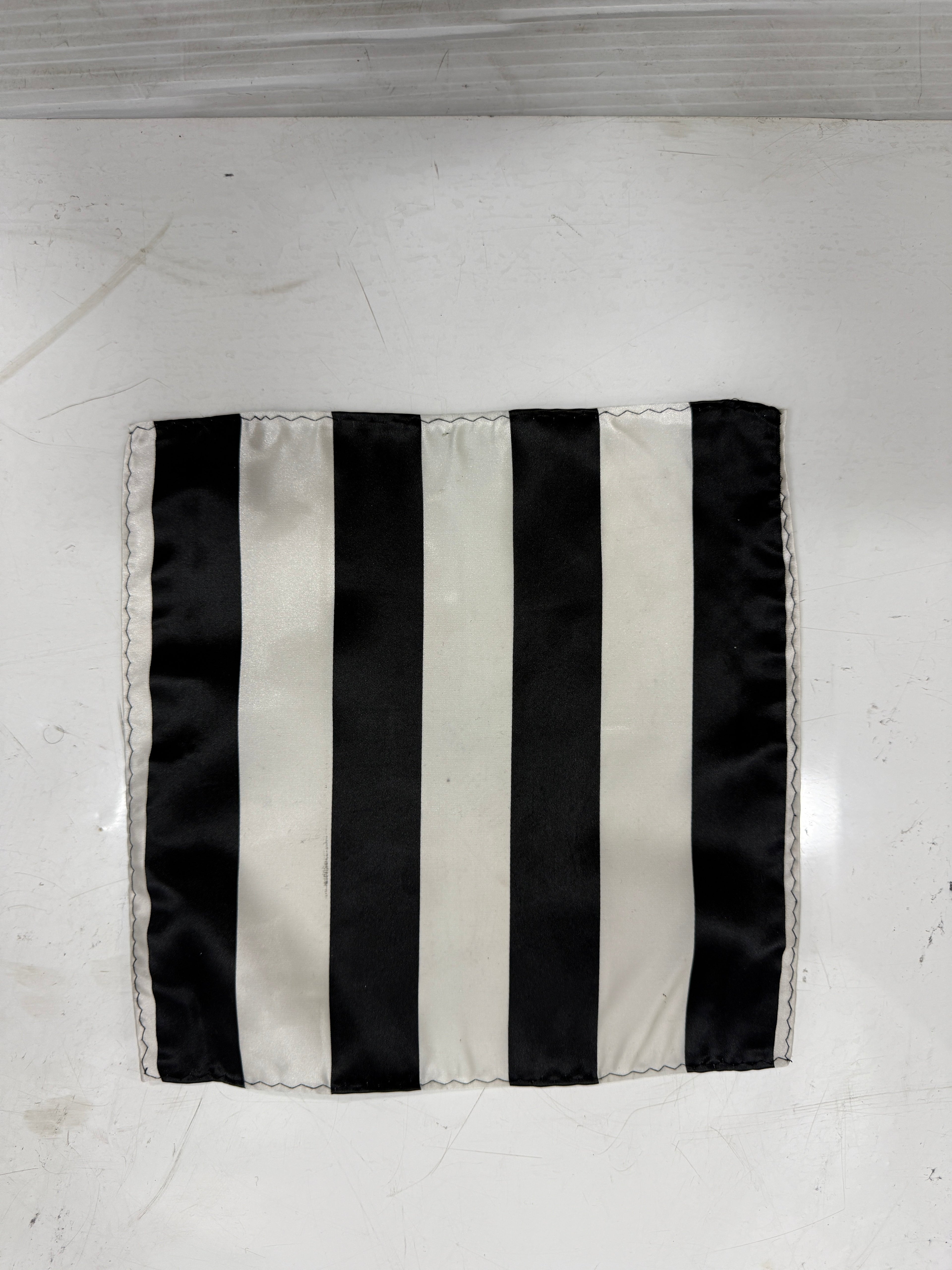 Mens Black & White Stripe Neck Tie.-2
